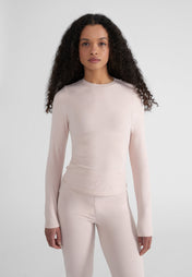 Woman wearing Longsleeve T-Shirt