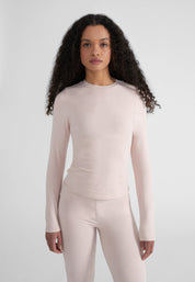 Woman wearing Longsleeve T-Shirt