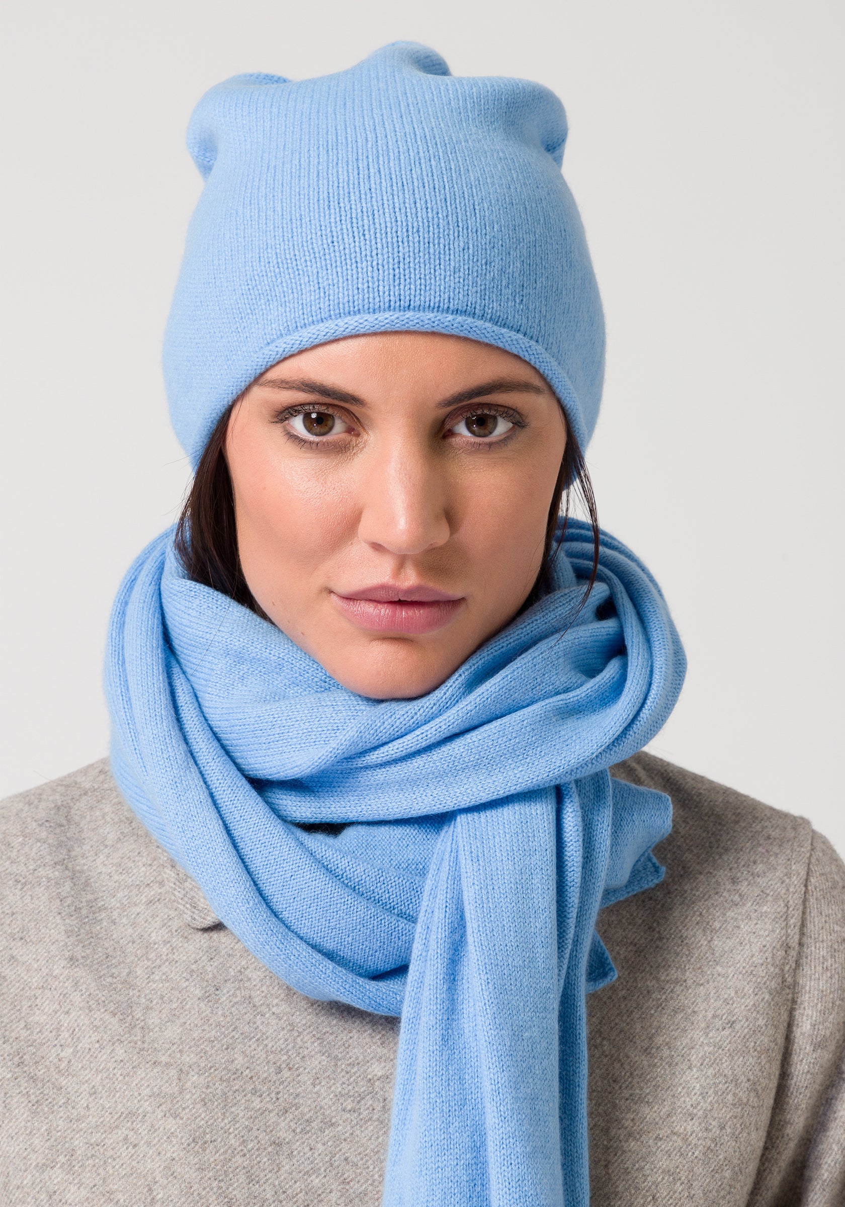 beanie - icy blue