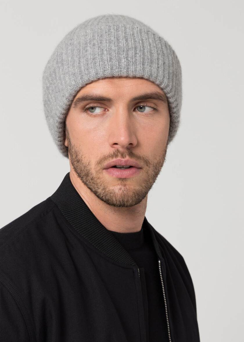 Man wearing a cashmere Beanie
