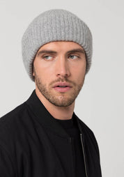 Man wearing a cashmere Beanie