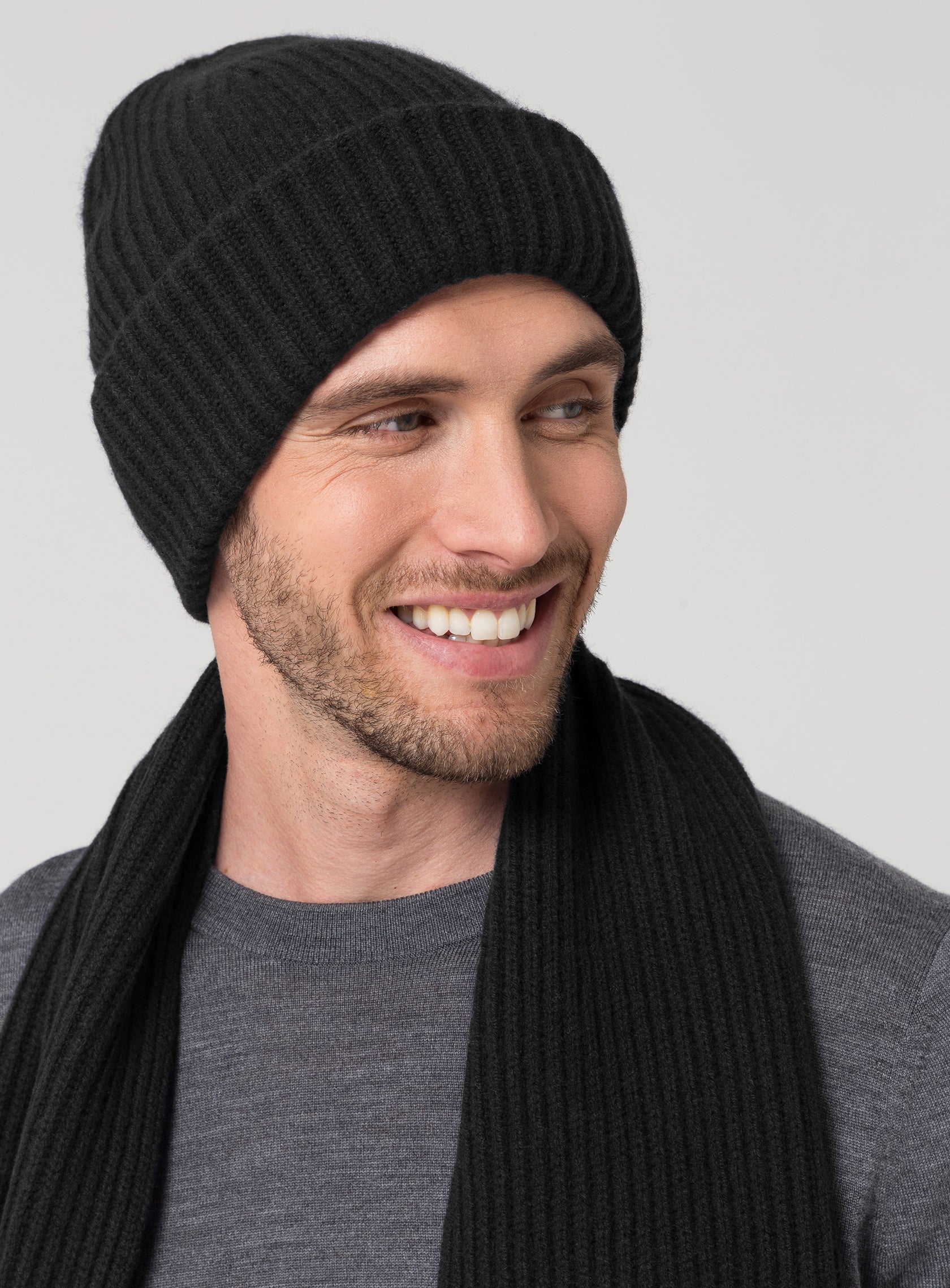 Ripped Beanie - black