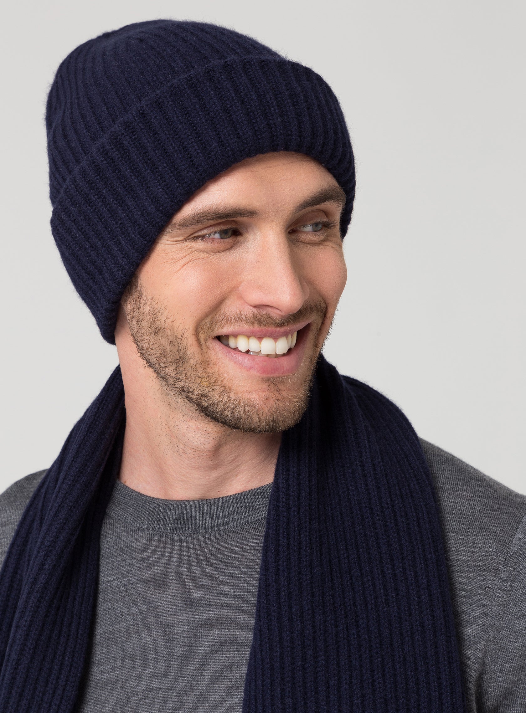 Ripped Beanie - navy