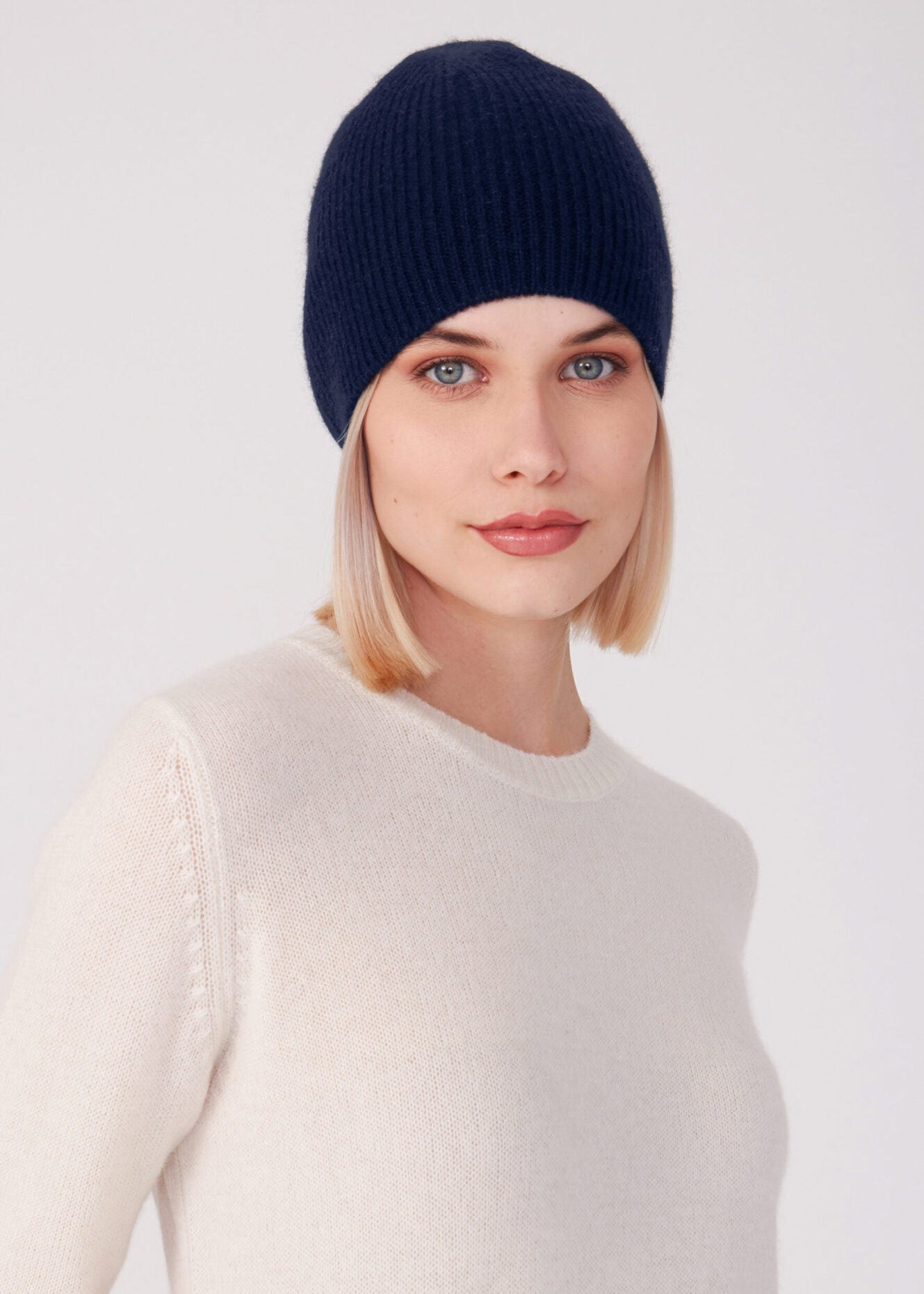 Ripped Beanie - navy