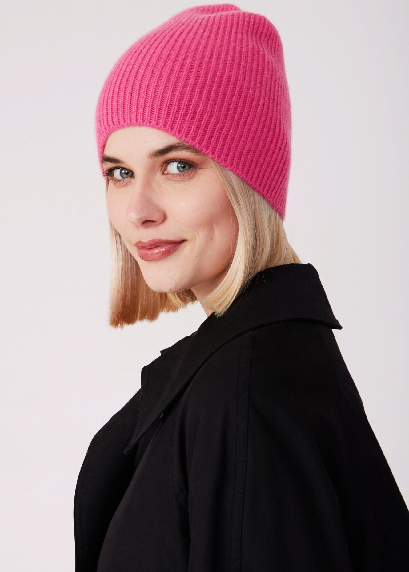 Ripped Beanie - neon pink