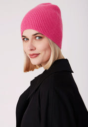 Women wearing Cashmere ripped Beanie