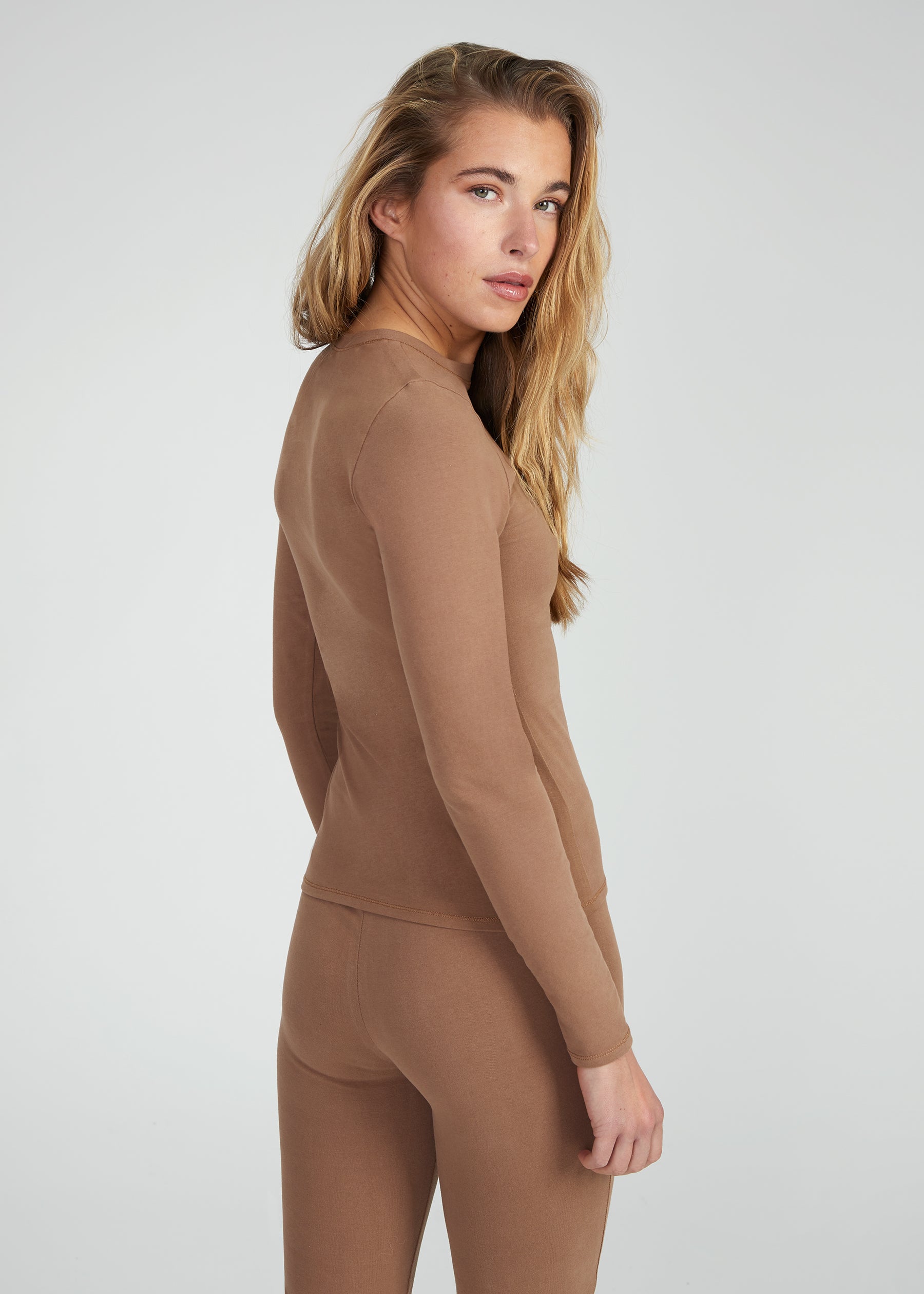 Woman wearing Longsleeve T-Shirt - wood