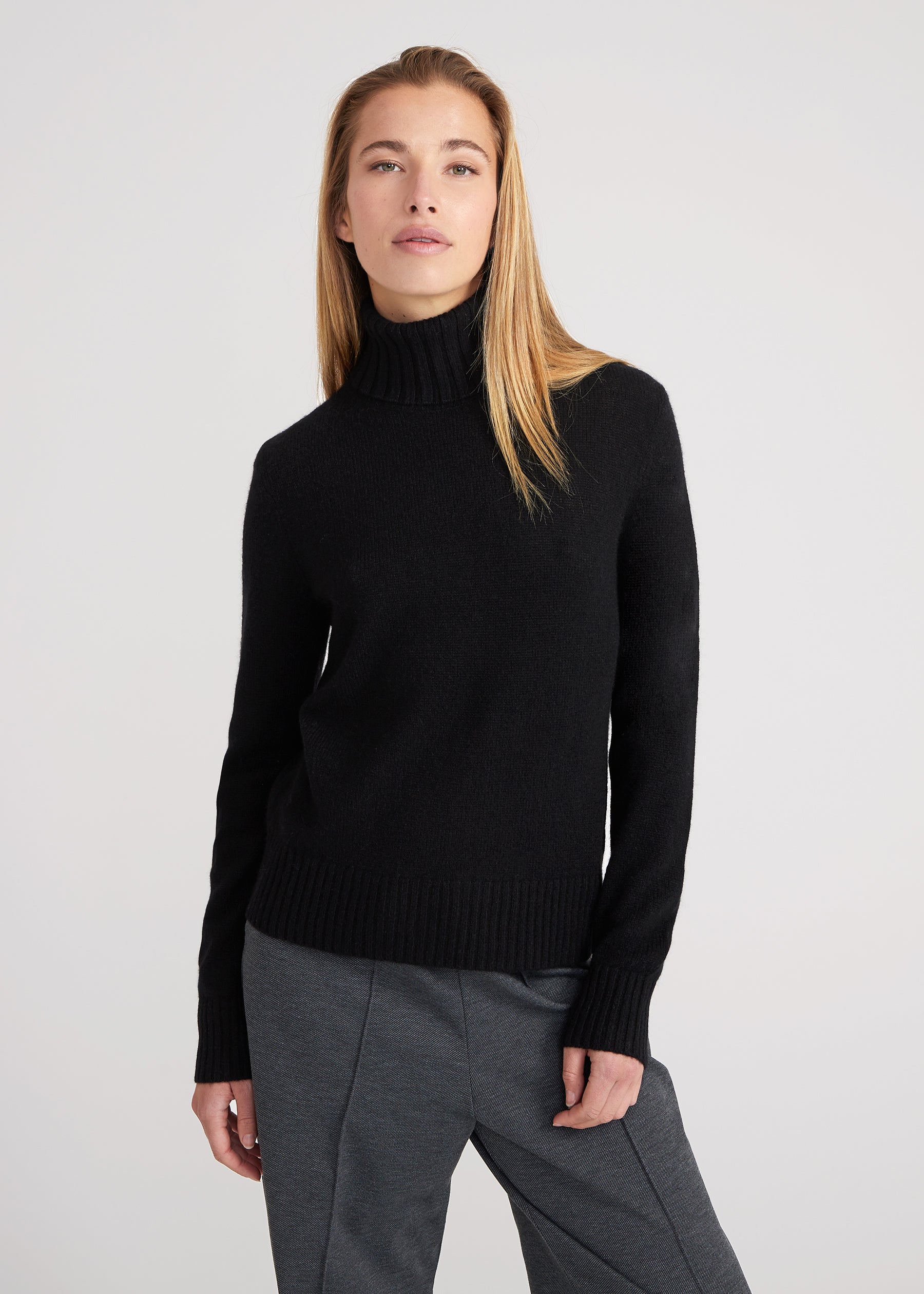 Regular Rollkragenpullover- black