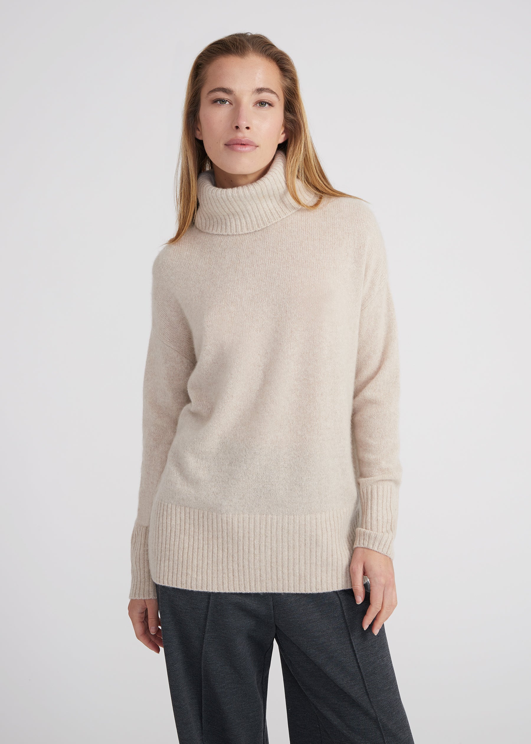 Oversized Rollkragenpullover- sand