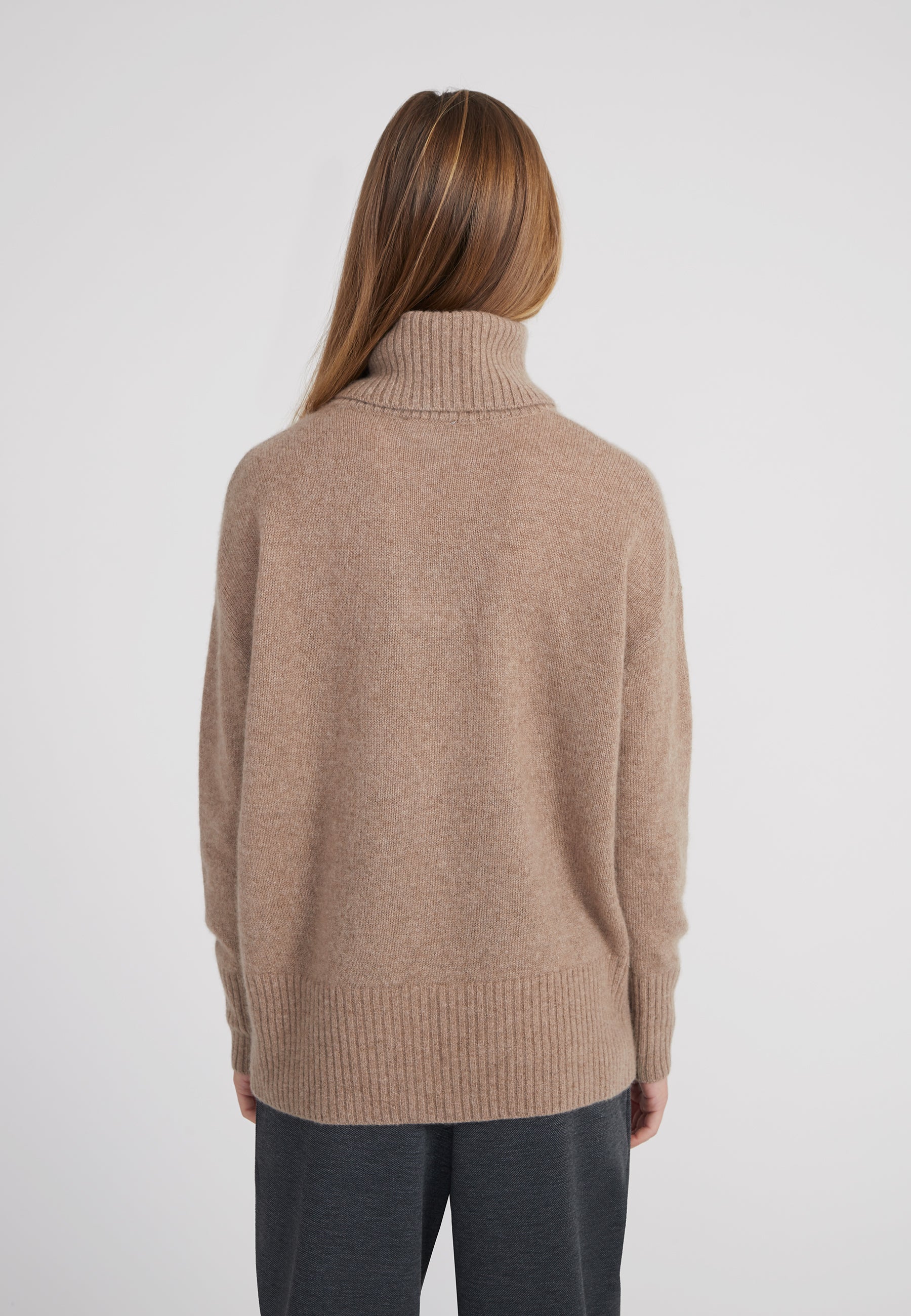 Oversized Rollkragenpullover- nougat